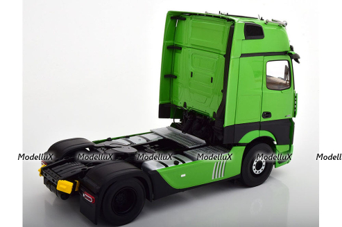 Mercedes Actros Gigaspace 4X2 Facelift towing vehicle with illumination 2018 green/black, 99250, NZG 1:18