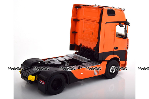 Mercedes Actros Gigaspace 4X2 Facelift towing vehicle with illumination 2018 orange/black, 99265, NZG 1:18