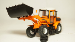 ХТЗ-156Б-09-03 погрузчик, Modellux 1:43