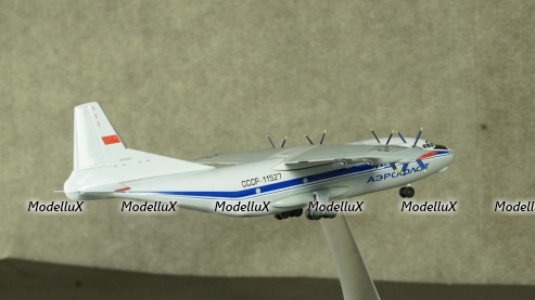 Ан-12 Antonov AN-12 Аэрофлот модель самолета, 554329, Herpa 1:200 