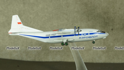 Ан-12 Antonov AN-12 Аэрофлот модель самолета, 554329, Herpa 1:200 