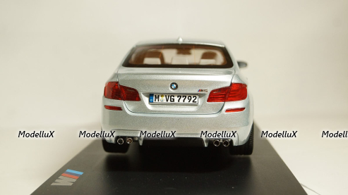 BMW M5 F10 2011, Paragon 1:18