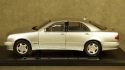Mercedes E320 W210 2001 Brilliant Sliver, SunStar 1:18