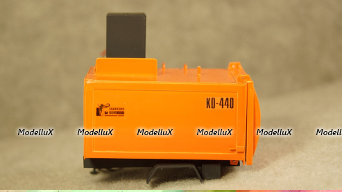 КО-440-4 установка на шасси Зил/Газ Мусоровоз с боковой загрузкой, ModelLux 1:43