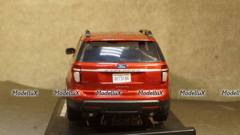 Ford Explorer XLT dark red, MotorMax 1:18
