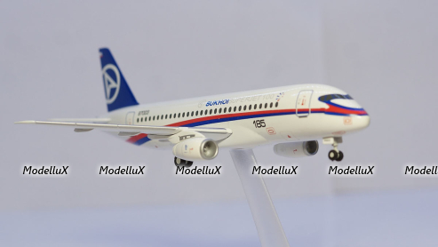 СУ-100 Sukhoi Superjet 100 собранная модель самолета, Herpa 1:200