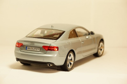 BMW 645 Maisto 1:18