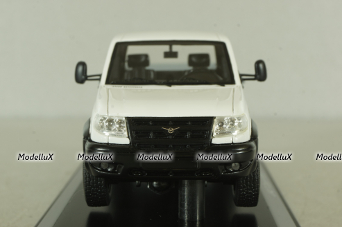 Уаз Патриот Карго белый, 231637, DiP Models 1:43