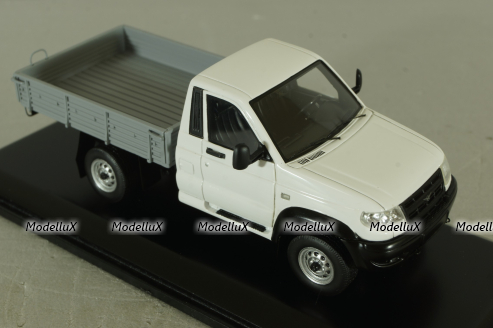 Уаз Патриот Карго белый, 231637, DiP Models 1:43
