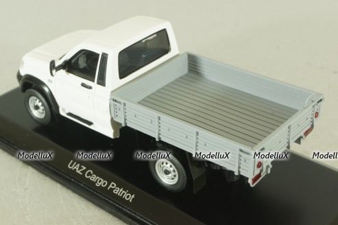 Уаз Патриот Карго белый, 231637, DiP Models 1:43