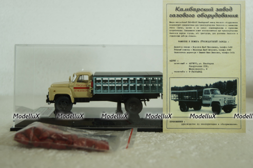 СТБ-52 Автомобиль для перевозки газоых баллонов на шасси Газ-52 1976 г., бежевый/голубой, 105242, DiP Models 1:43
