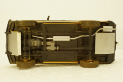 Land Rover Discovery Series I 5-door Camel Trophy Kalimantan 1996, dirty version,  ALM810411, Almost Real 1:18