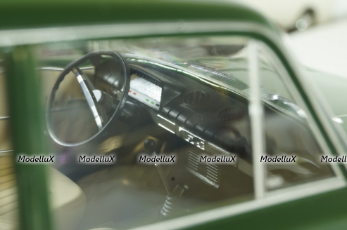 Seat 124 Familiare, Green 1968, T9-1800226, Triple9 1:18