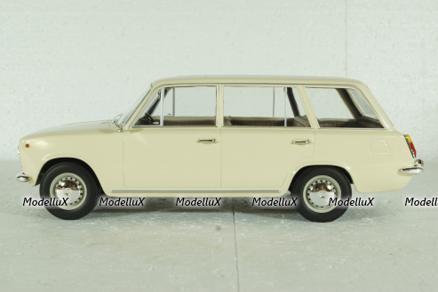 Seat 124 Familiar, 1968 cream white, T9-1800225, Triple9 1:18