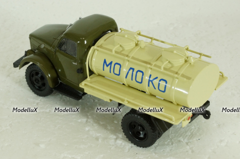 АЦПТ-1,8 "Молоко" автоцистерна на шасси Газ-51А, Легендарные грузовики СССР №75, 1:43