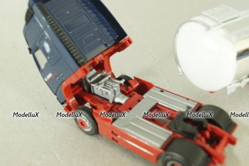 Volvo FH 12 Globetrotter XL with semi-trailer tank "Transport de jongh", blue/chrome, 145350, Herpa 1:87