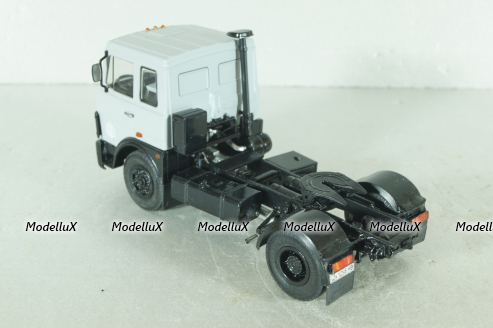Маз-54323 тягач 1988г, серый, конверсия шасси - АвтоИстория, кабина НАП 1:43