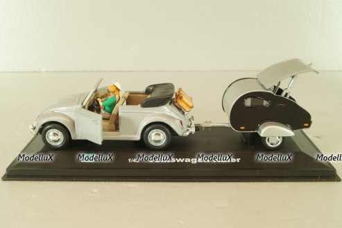 Volkswagen Beeatle with camping trailer and figuren, silver, Cararama 1:43 