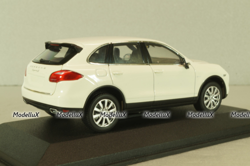 Porsche Cayenne S hybrid, white, Minichamps 1:43