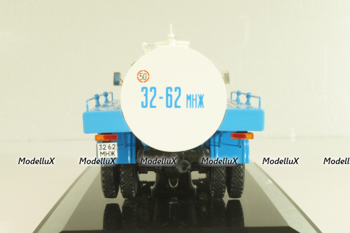 АЦПТ-4,1 автомобиль-цистерна "Молоко"  на шасси Зил-130 1986 г., хаки/берый, 113019, DiP Models 1:43