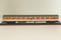 Вагон пассажирский 1-й клас, (number 104 21), 4-х осный, DB, Epoche IV (1970–1985) с освещением, оранжевый/бежевый, 3211, Arnold 1:160 (N)