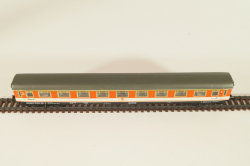 Вагон пассажирский 1-й клас, (number 104 21), 4-х осный, DB, Epoche IV (1970–1985) с освещением, оранжевый/бежевый, 3211, Arnold 1:160 (N)