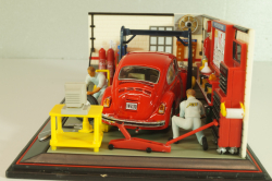 Volkswagen Kafer (Beetle) with 2 figures and diorama Service station, red, Mini-Rama 1:43