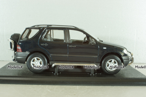 Mercedes-Benz ML 320 (W163) 1997, dark green, B66005244, Maisto 1:18