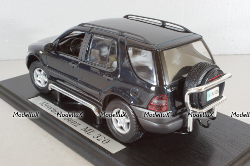 Mercedes-Benz ML 320 (W163) 1997, dark green, B66005244, Maisto 1:18