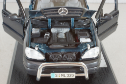 Mercedes-Benz ML 320 (W163) 1997, dark green, B66005244, Maisto 1:18
