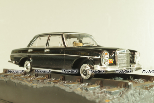 Mercedes-Benz 250 SE from movie "Octopussy" 1983, black, James Bond Modellauto Collection #23, 1:43 Дефект!