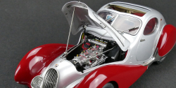Talbot-Lago Coupe T150 C-SS Figoni & Falaschi “Teardrop”, 1937-39 silver / red, CMC 1:18